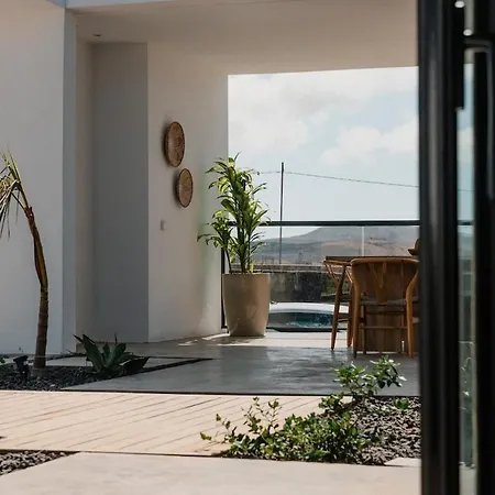 Villa Mango - 3 Bedrooms - Heated Pool Lajares