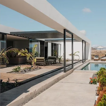Villa Mango - 3 Bedrooms - Heated Pool