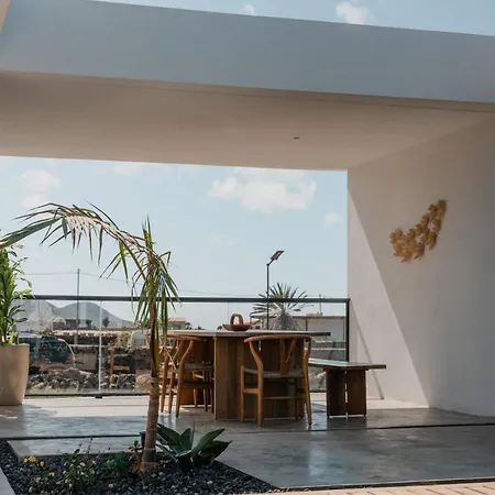 Villa Mango - 3 Bedrooms - Heated Pool Lajares