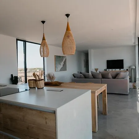 Mango - 3 Bedrooms - Heated Pool ラハレス