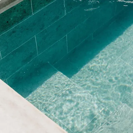 Villa Mango - 3 Bedrooms - Heated Pool *